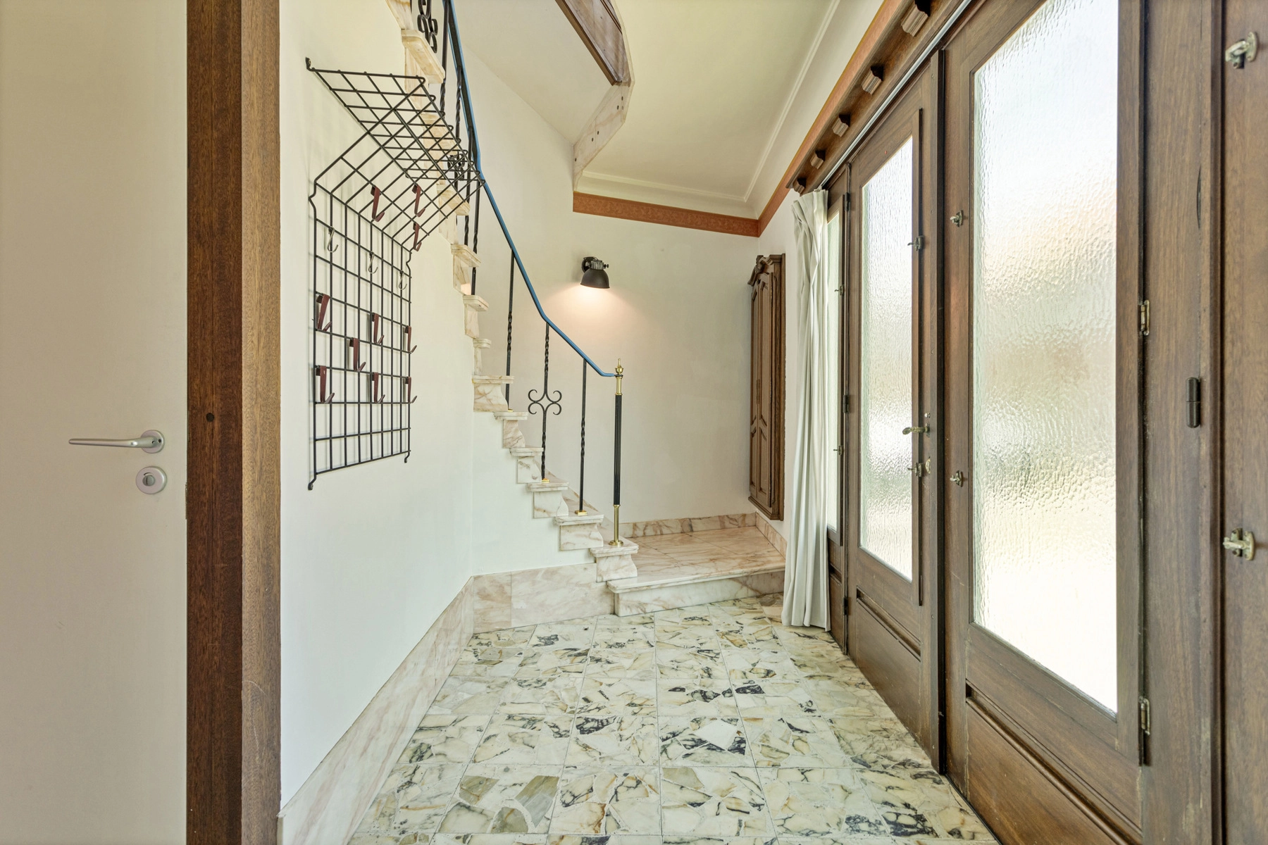 c4b93463e455423199256389253f6195 photo