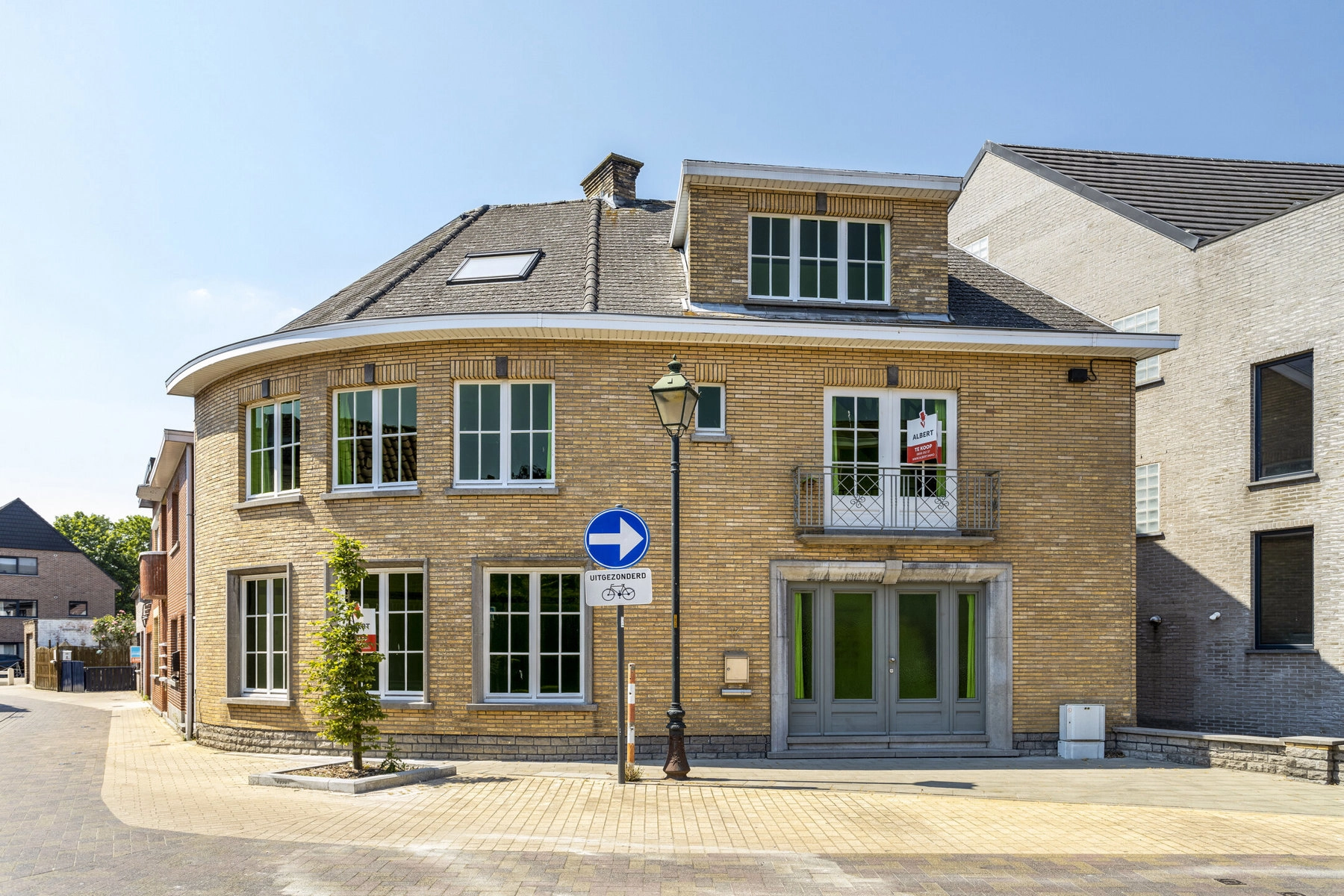 e934692a5976472b970da0c896c09d73 photo