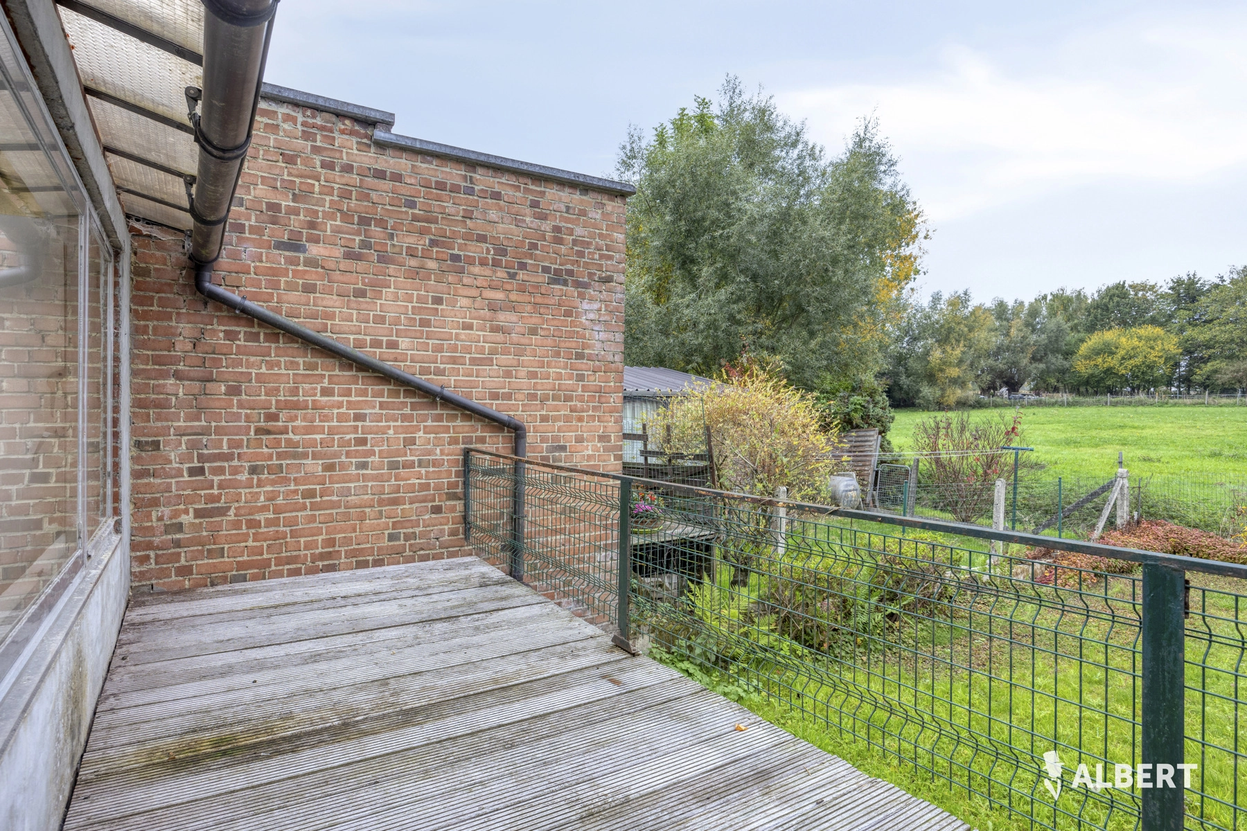 f463be4328684d26a4fcfd173f66bc36 photo