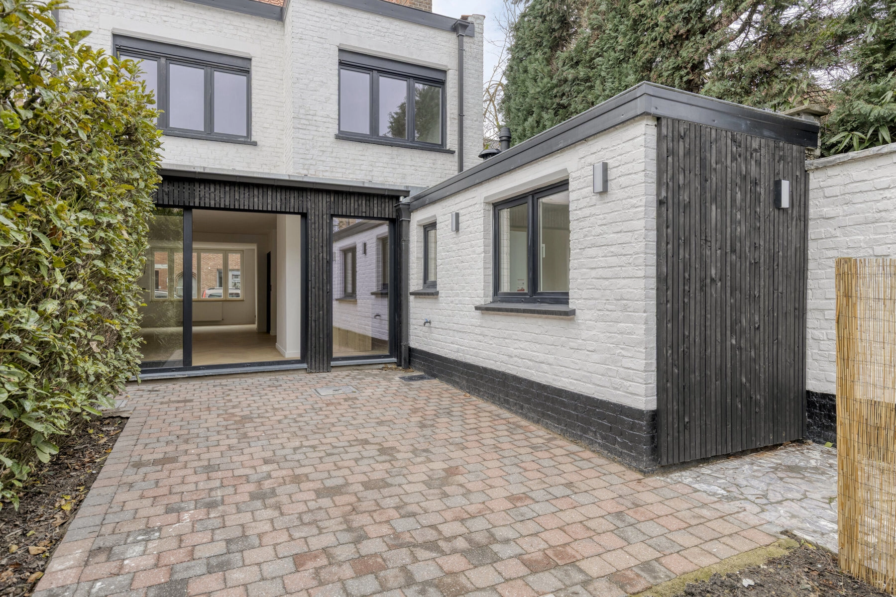 24425ae64d0a4f068a97c0f8140abc17 photo