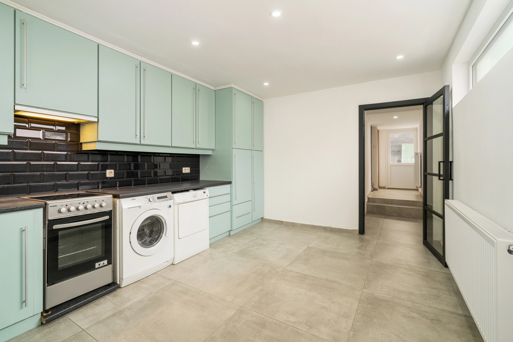 6998d0af648b4945826acddf1c183ce6 photo