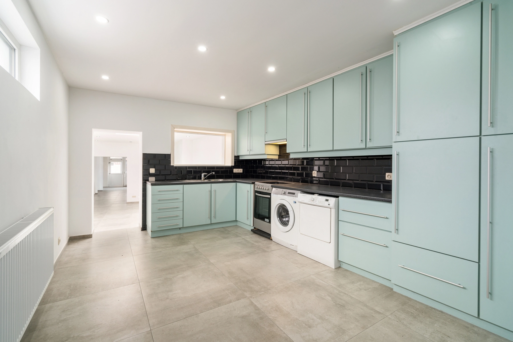 b448c1ede31641f990e0cab4ec702817 photo