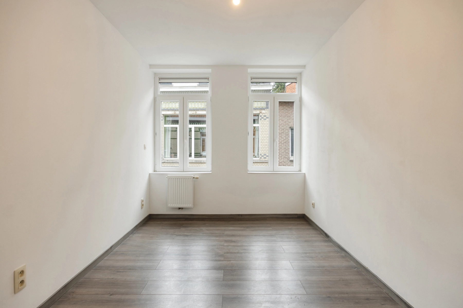 5ce9be478ca84540972e15c30136a54b photo