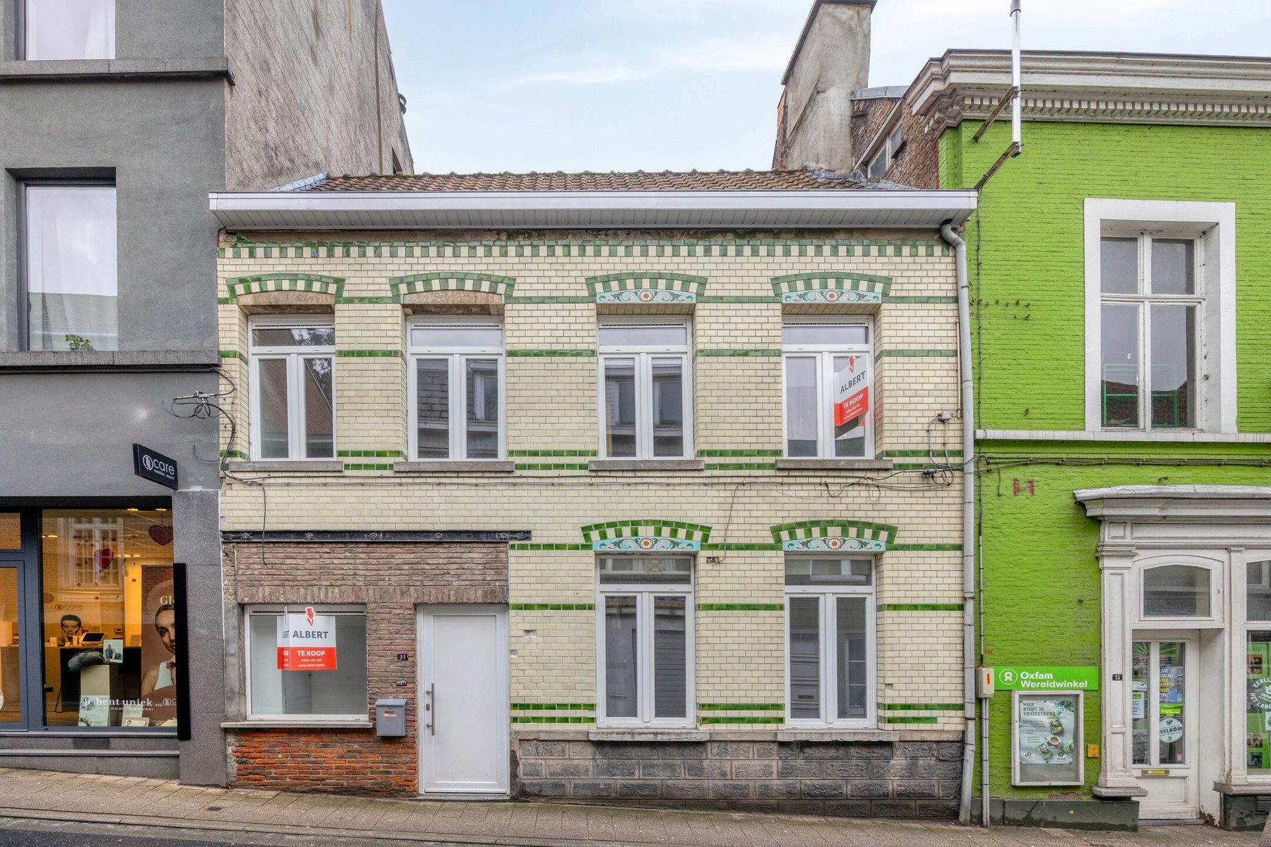 70ba33cc0da64a6d8d1617678b65e695 photo