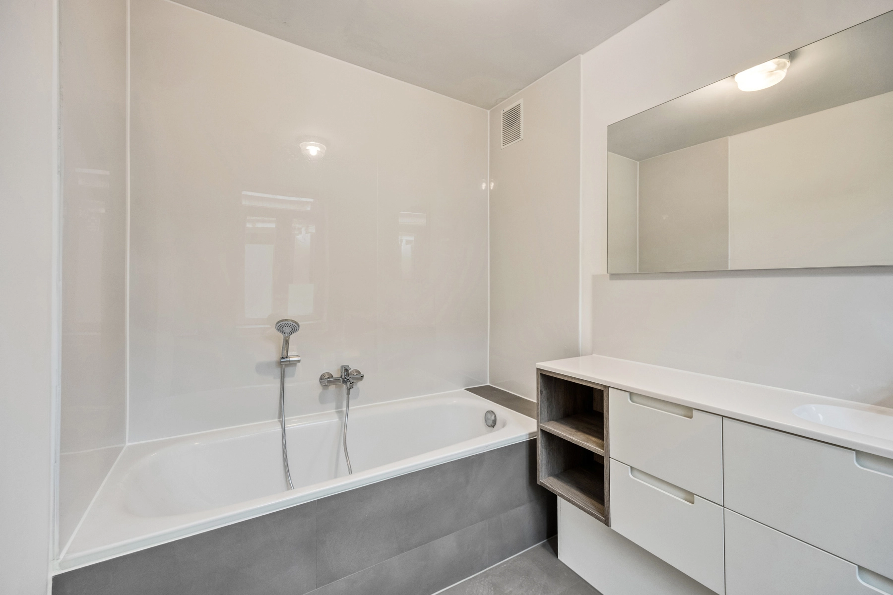 e85edfe22c574086b1a1ab9ad5dabaf4 photo