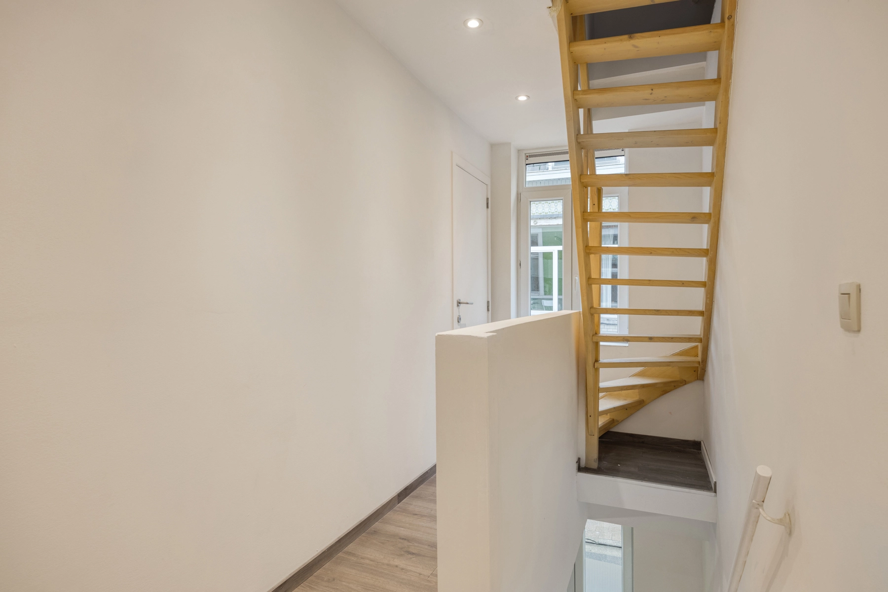 eedfb12964b640a89fe98fa578b9f2ec photo