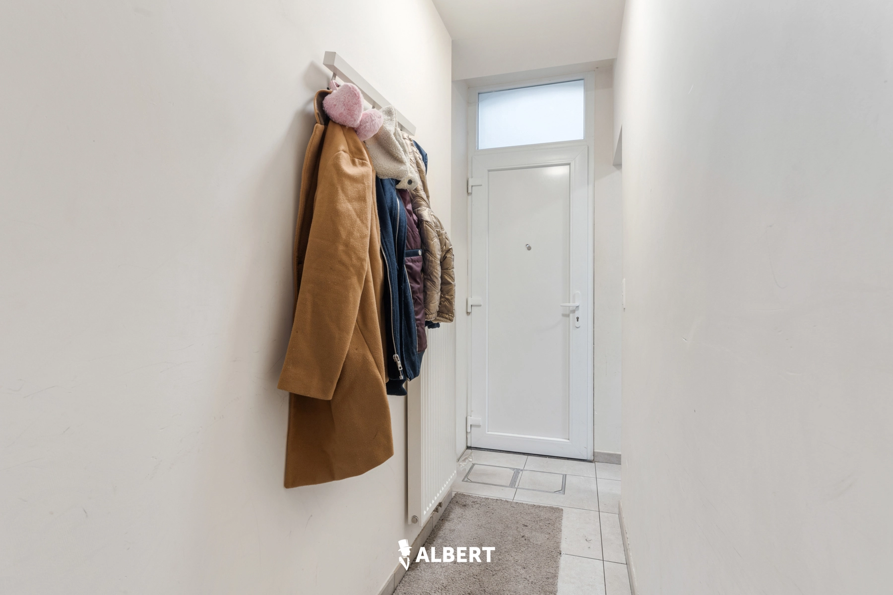 bd305c2f5d34421c9cc9946484ac8a40 photo