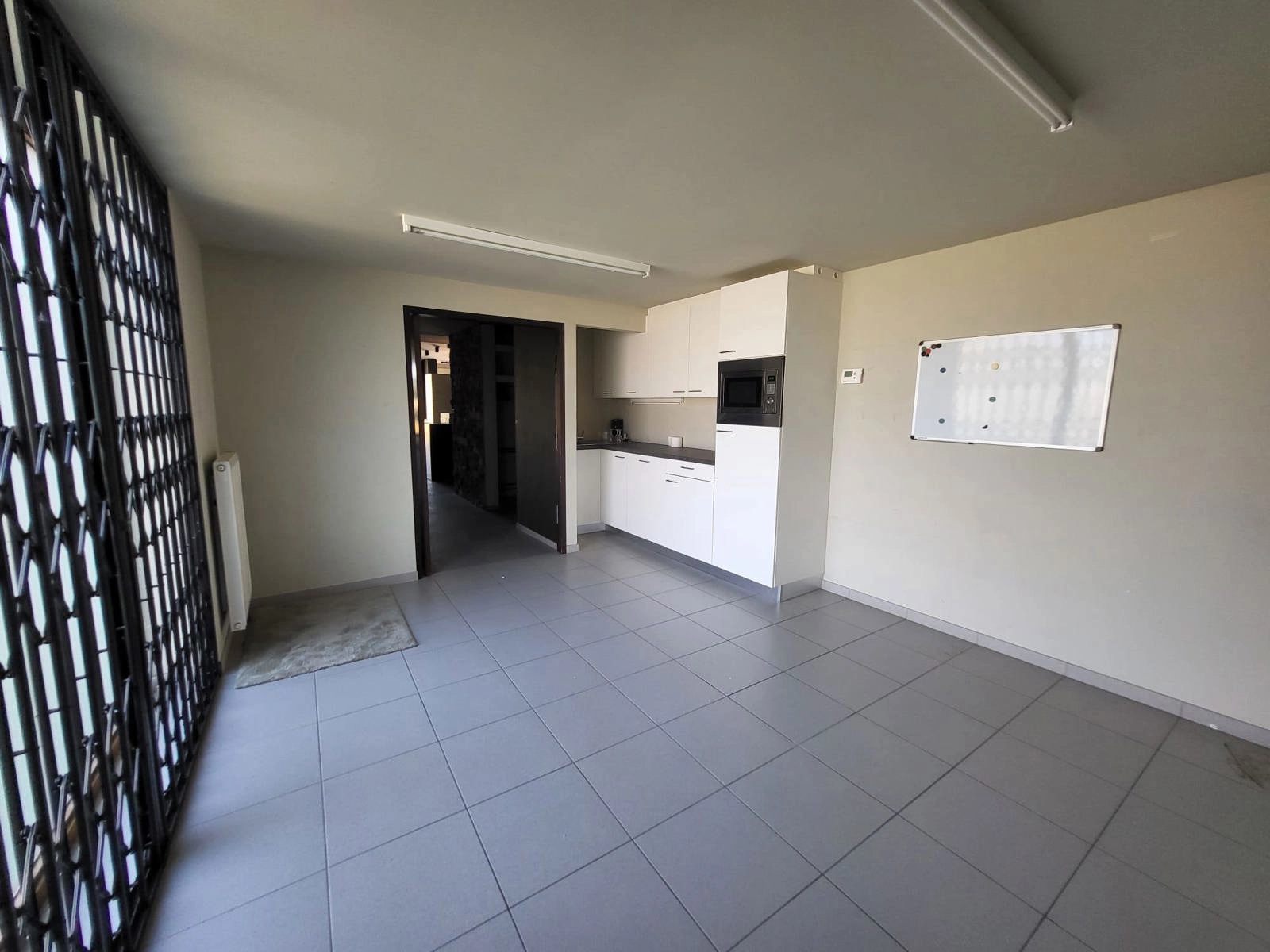 0844e905218f40a3a49d591ab701b0c2 photo