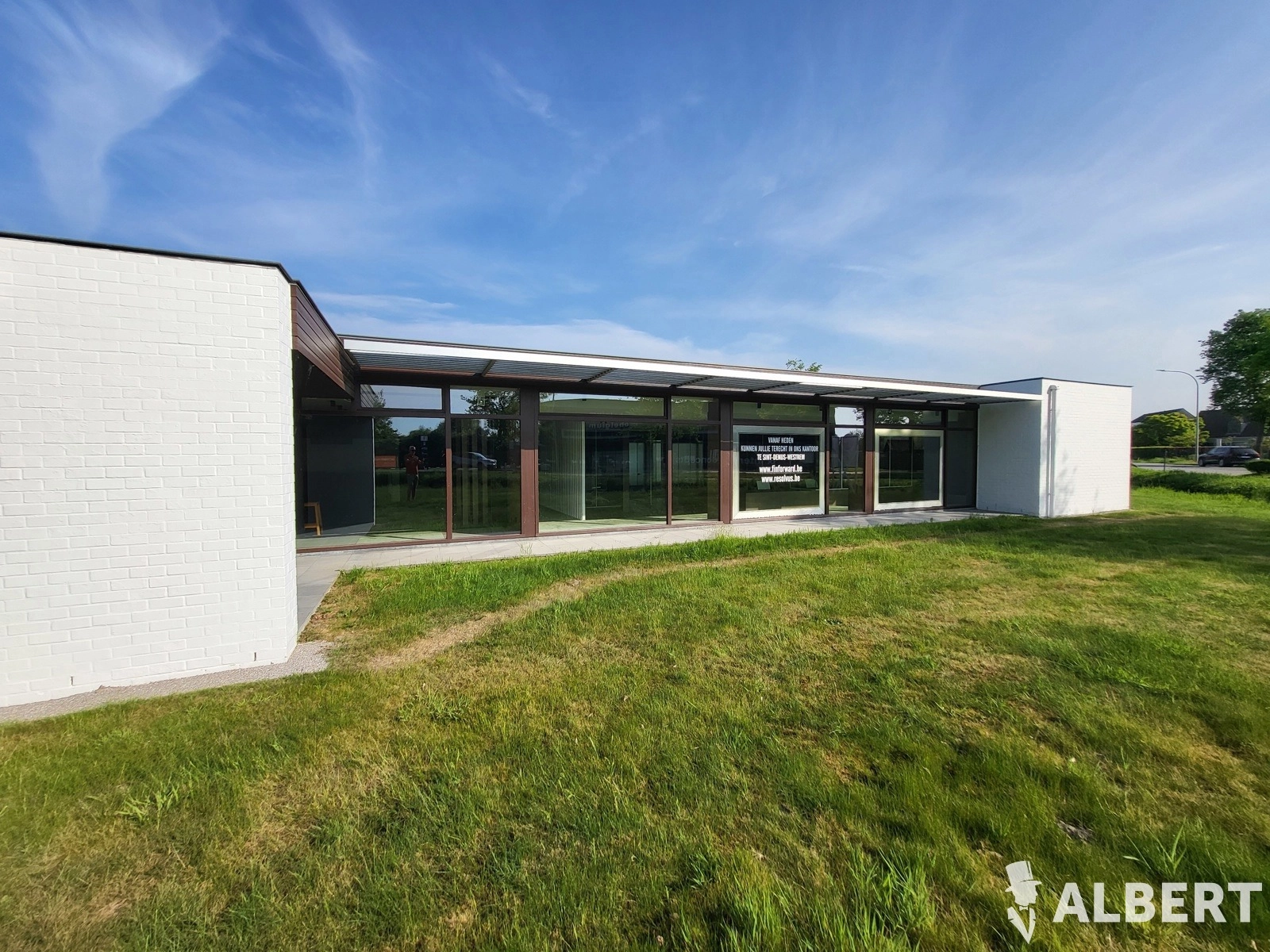 40e51264055e40a5b4bb605b3146f5f1 photo