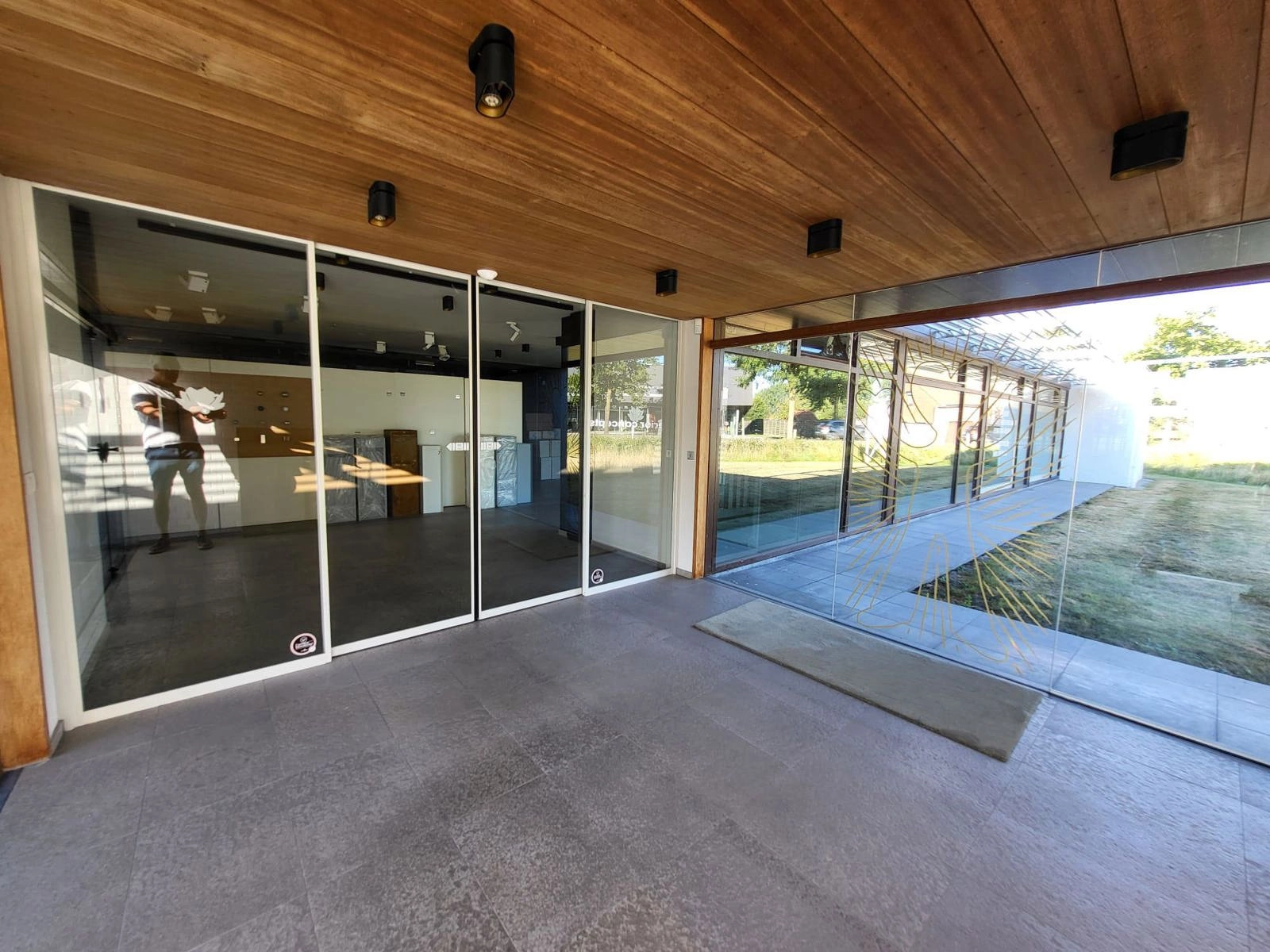 78bfea01494d41adb0d9b04e059aa5f7 photo