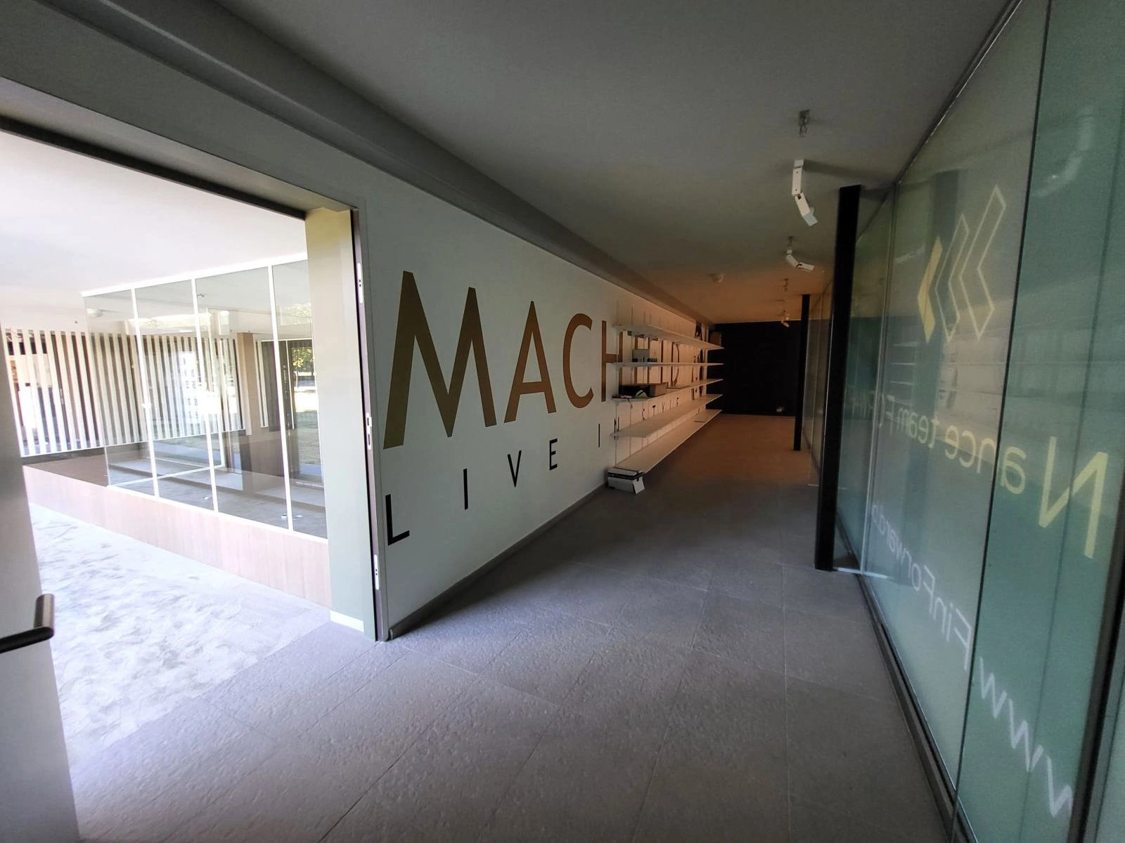 da503cebbda64110901d4d0301cf4564 photo