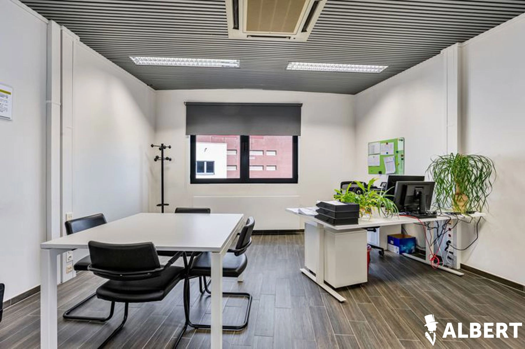 884b51b9113d41bfa9b0193662e39189 photo