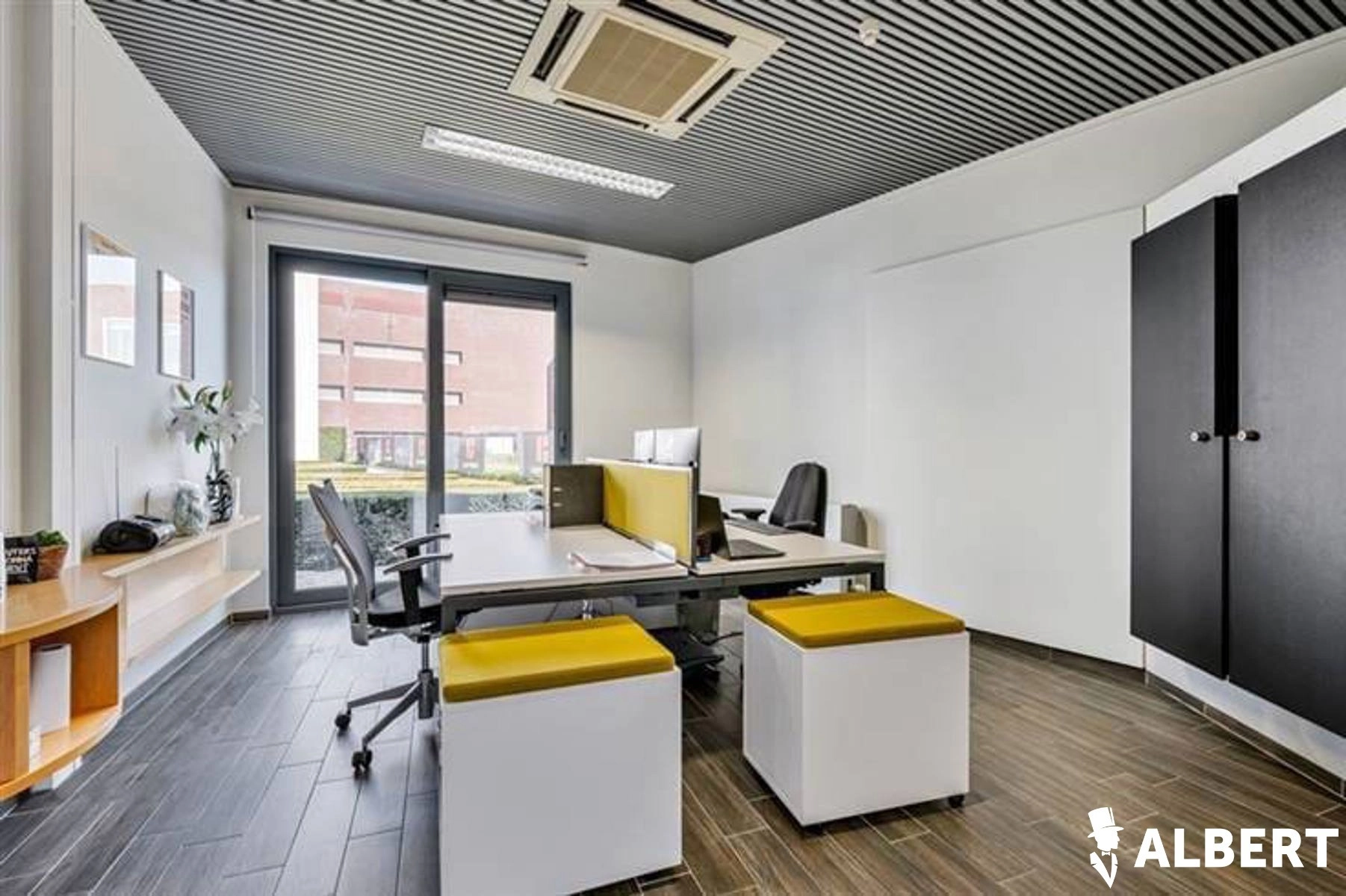 a7281eb858464cd98dbe711c061a92ab photo