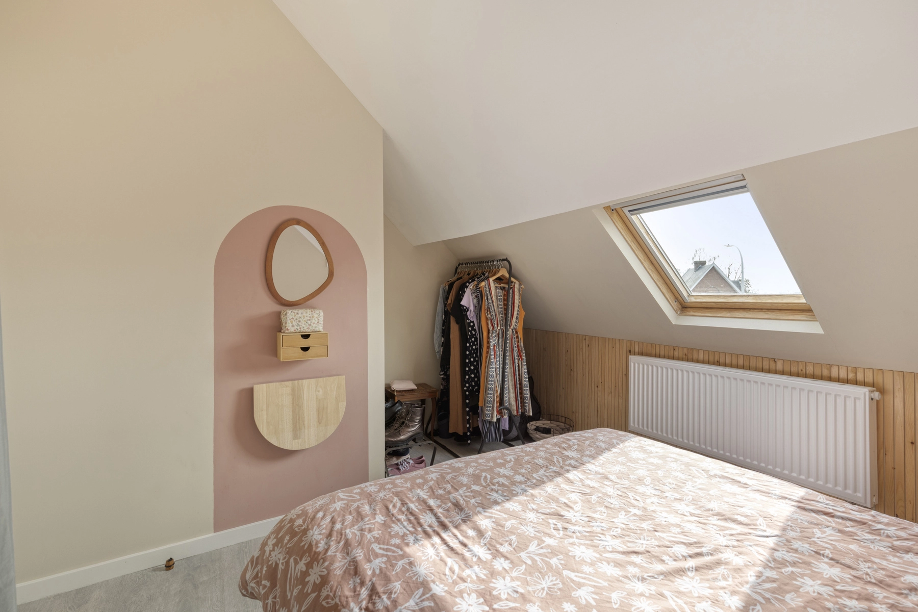 1b704c6eae0b450fa8b04cb21d22188c photo