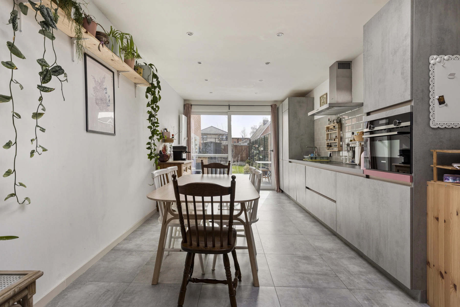 5e50d366cf4d4bd98badb66d7b994e32 photo