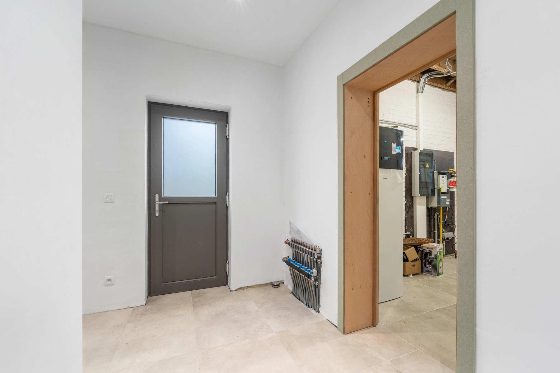 9be0f74358954283aa787f0f8089f5ad photo