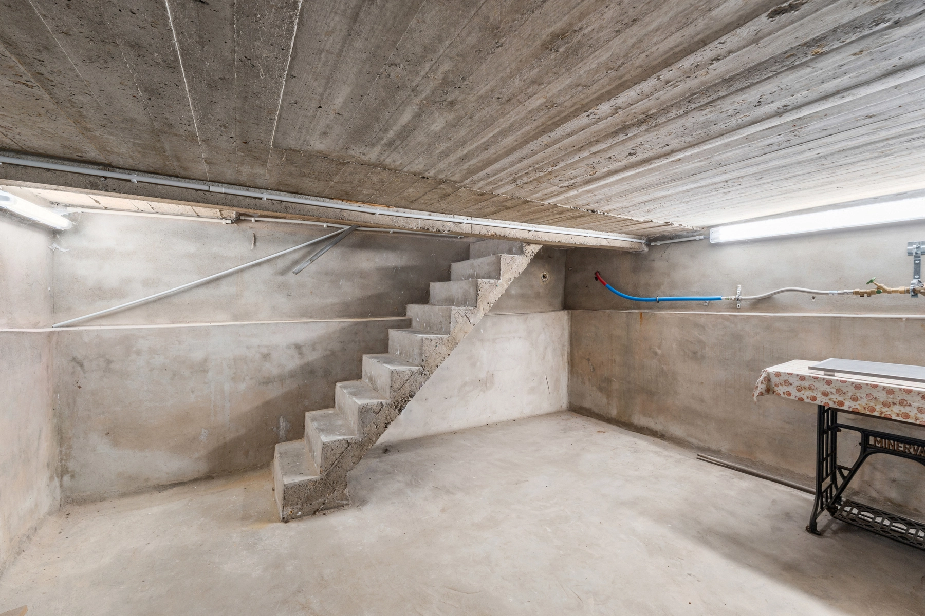 d6c7fa0d4f5141bcad71763e0b27e0e9 photo