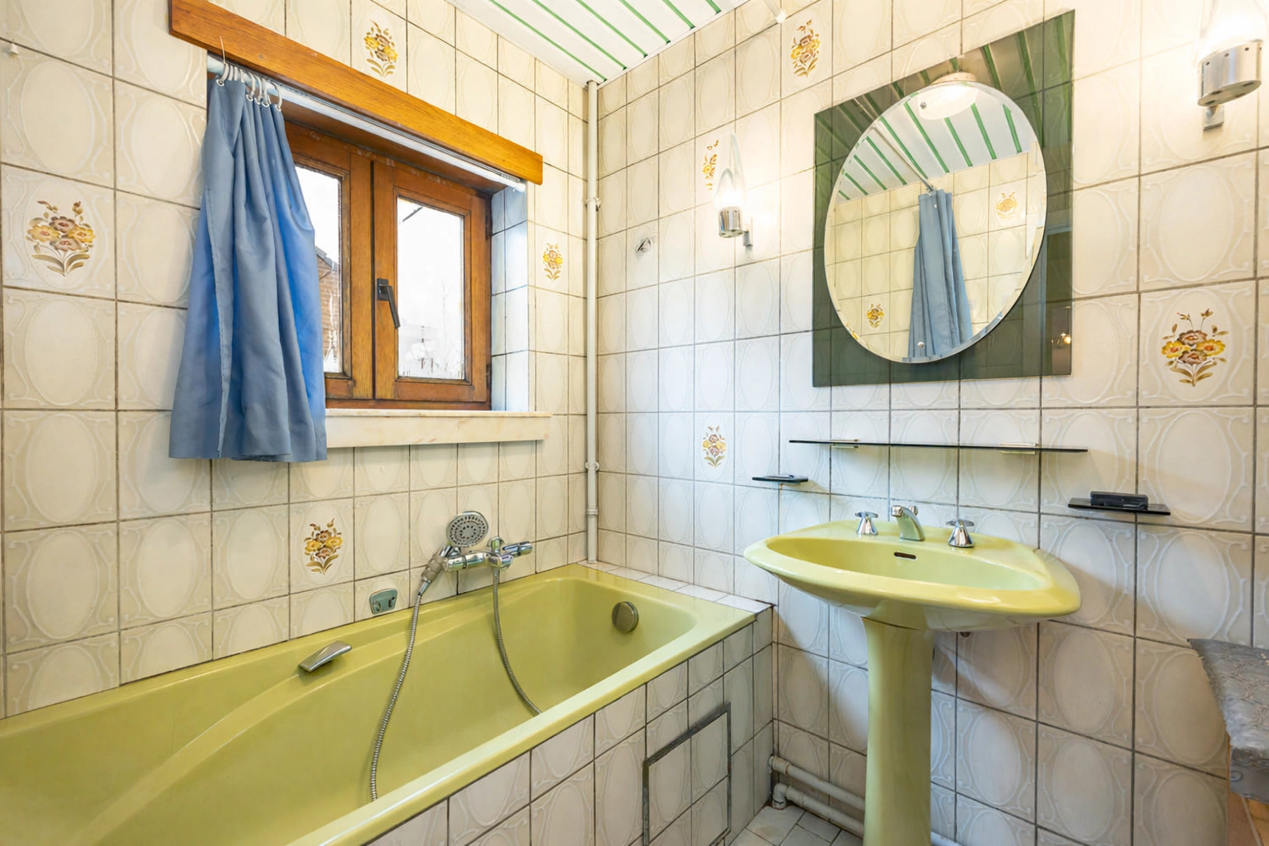 f9b5f967ab6b43a2ad5884c760796f97 photo