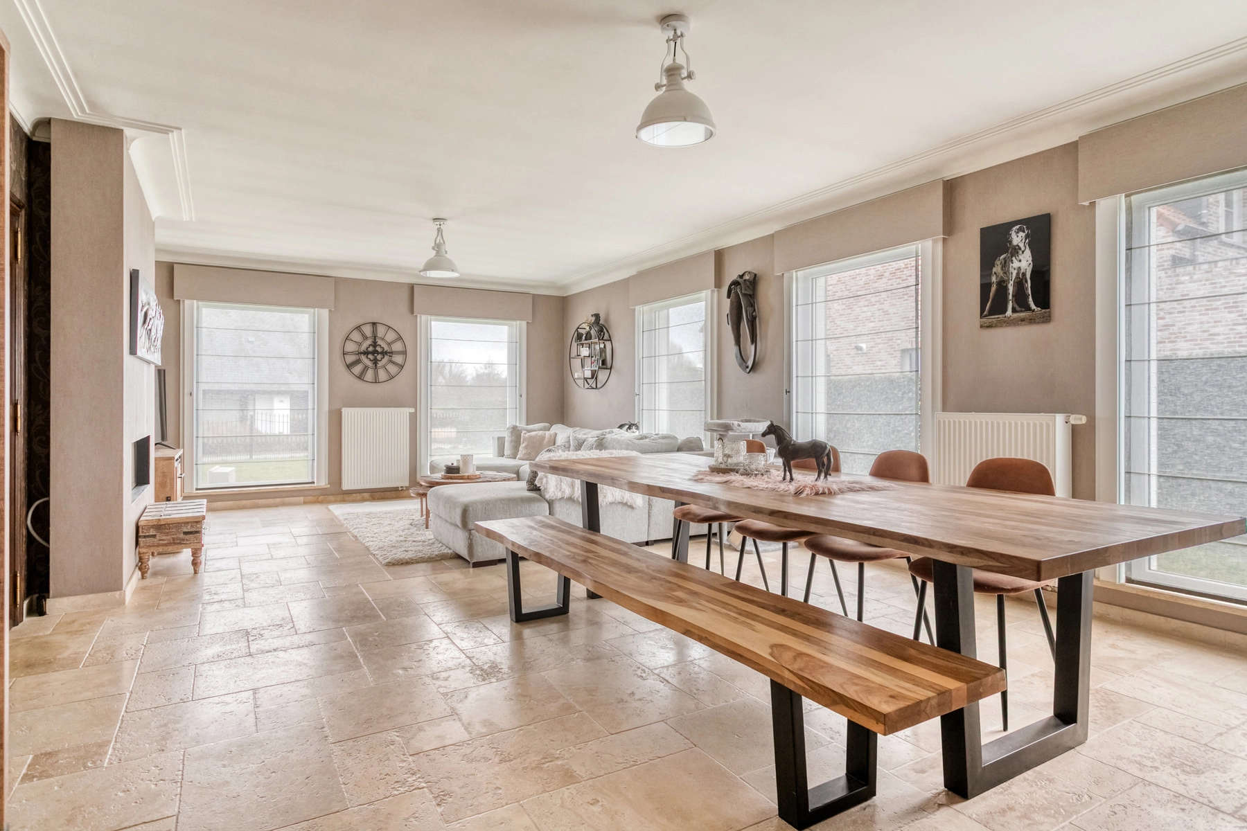 3ac6edf3a38b44eaa68371d03a3c4bfa photo