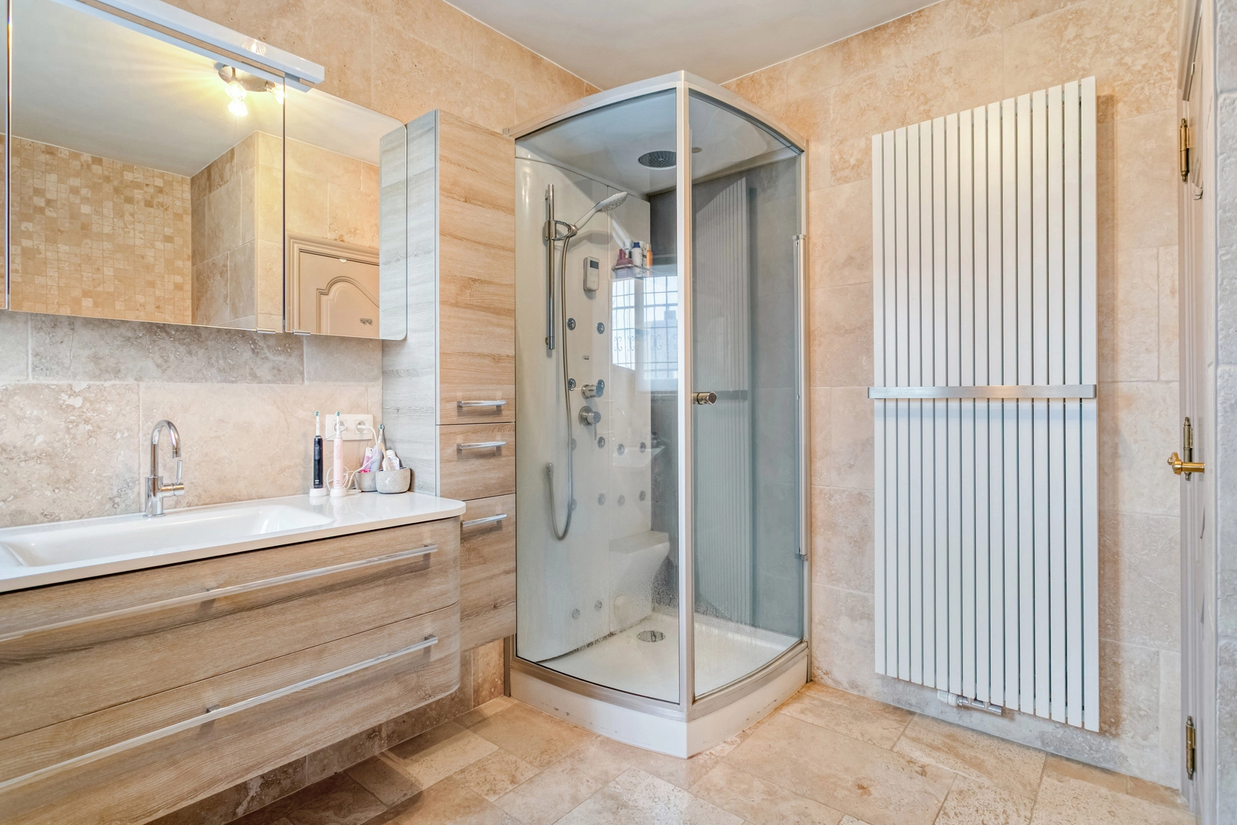 73475306a6fc468f8d5b472ba01576ee photo