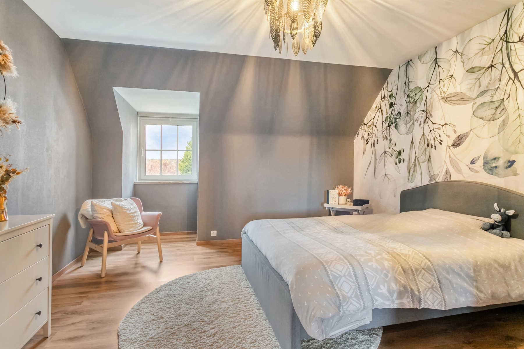 b0955da1308947a384bd2b65a6ba7ebc photo