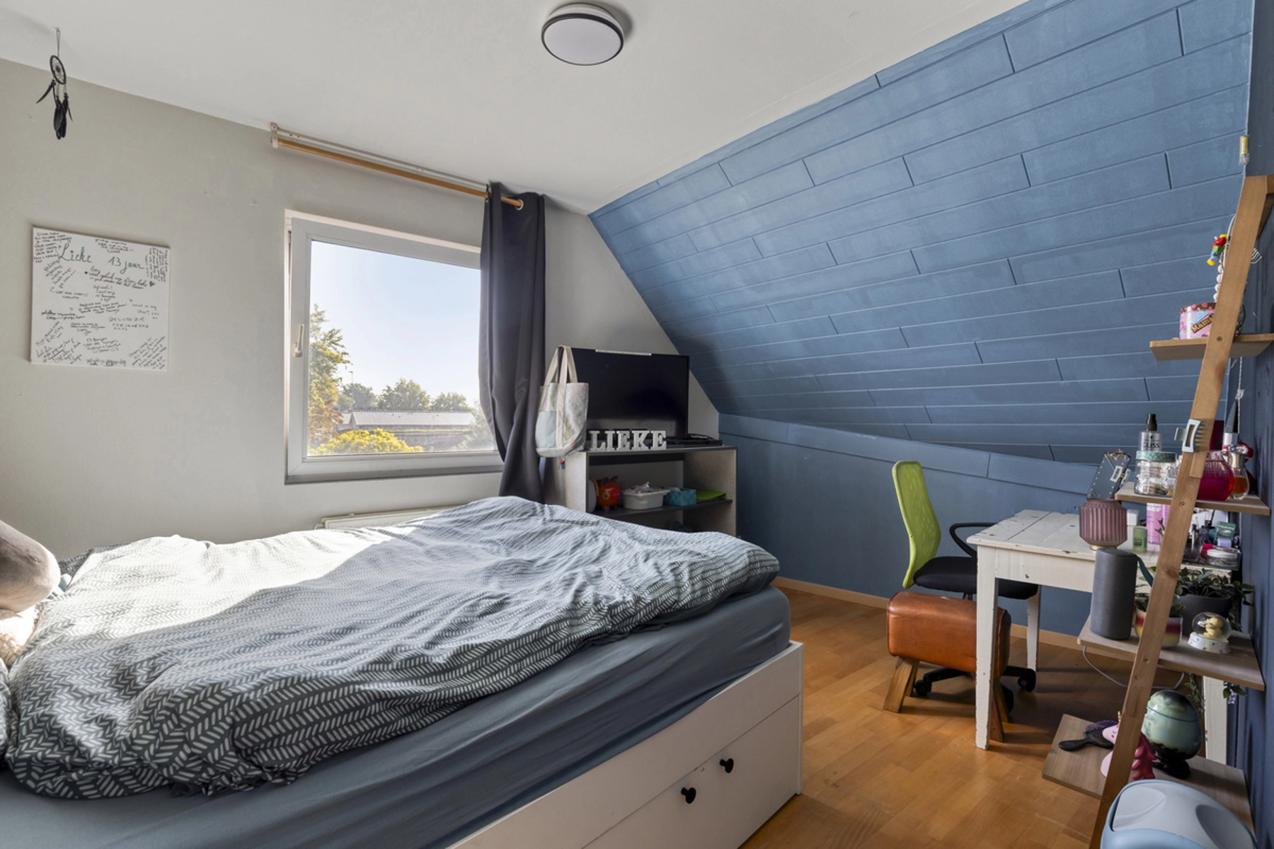 26d7c4b1d6b745e8b9423334ba53eb54 photo