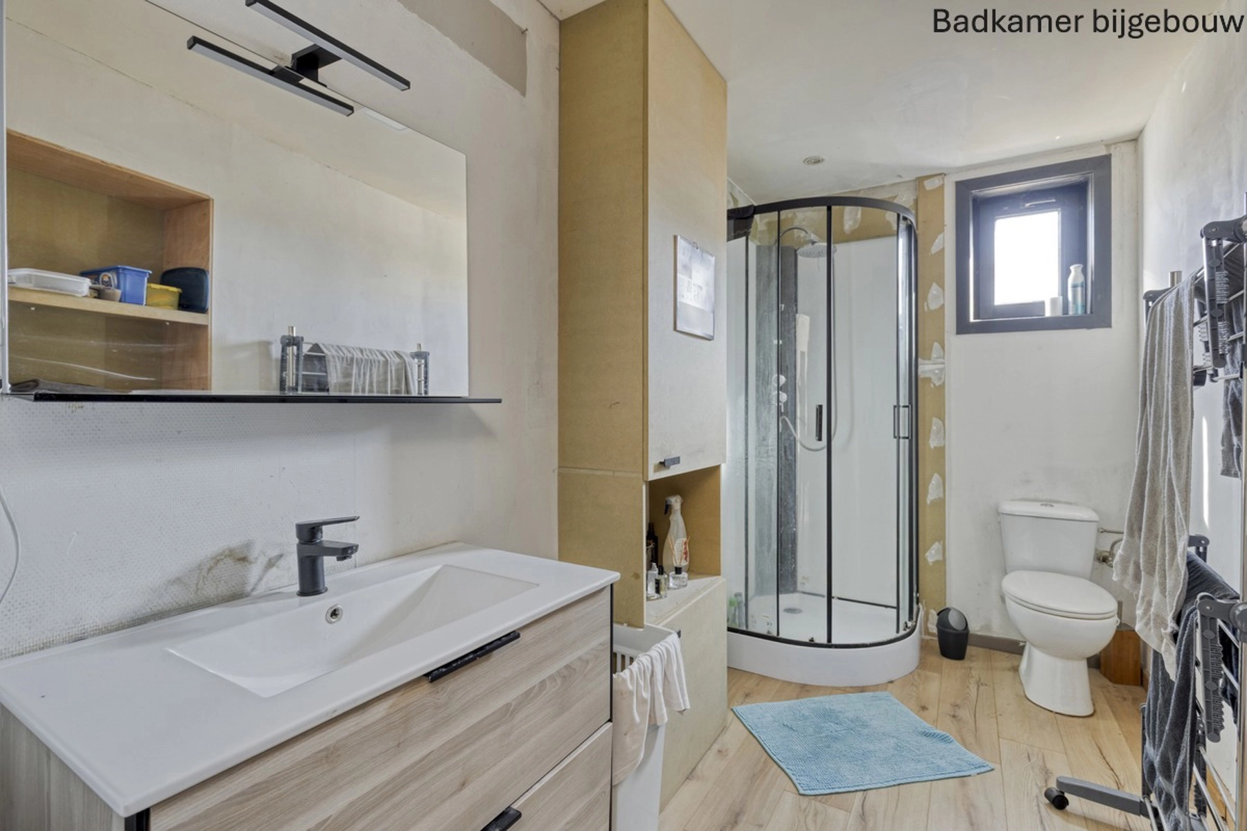 6840b0978ee5479c907f834a6661f141 photo