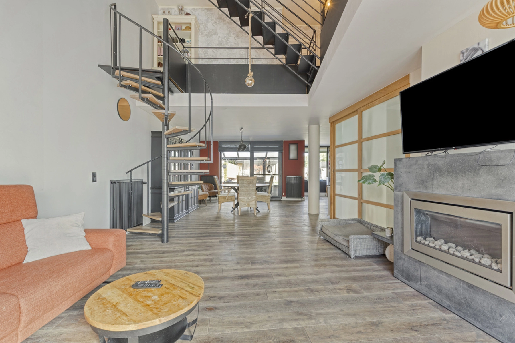 ba53de7f6d2443868880ae4bf36c4761 photo