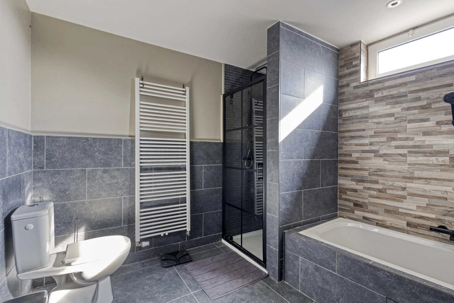 c3e174286c264deda55d890b69134d72 photo