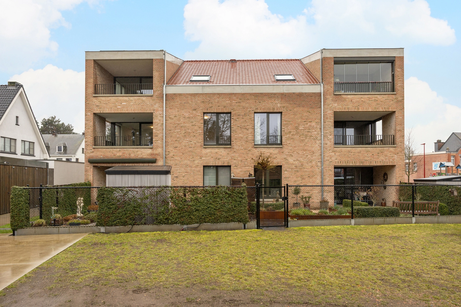 08352918a2a6484bbdd528013406eef0 photo