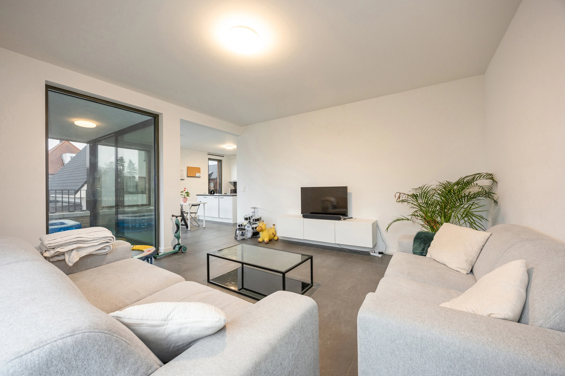 1237f4bc06cd4ad6a861a47edd8142e0 photo