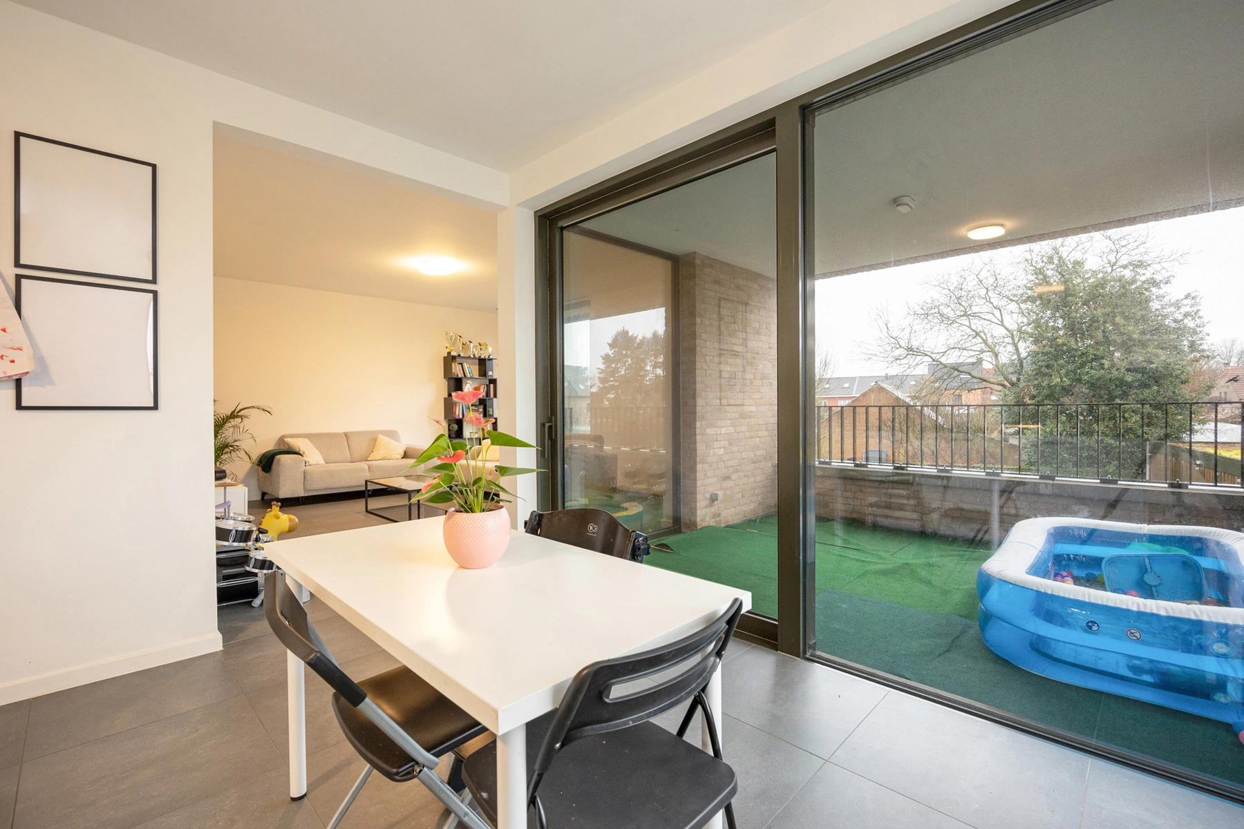 1c8da18c1fd149f9bb9857b51457e376 photo