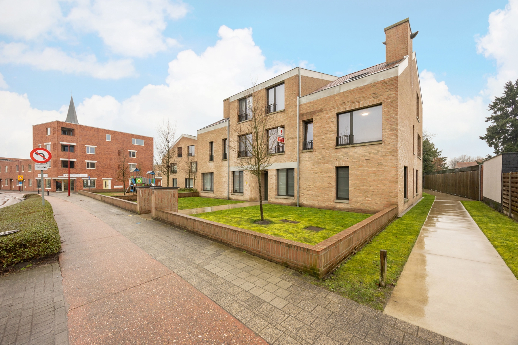 530082cf19cd45d7983700f027d10d11 photo