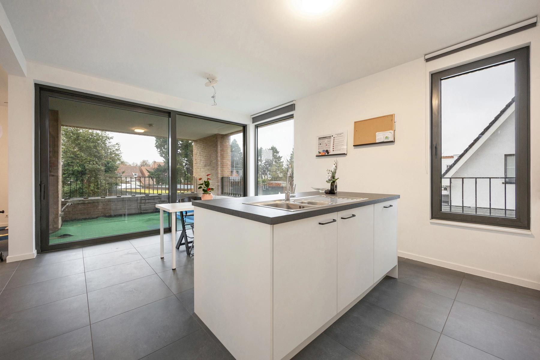 7929e158d1c143a19fd7953022b95fb8 photo