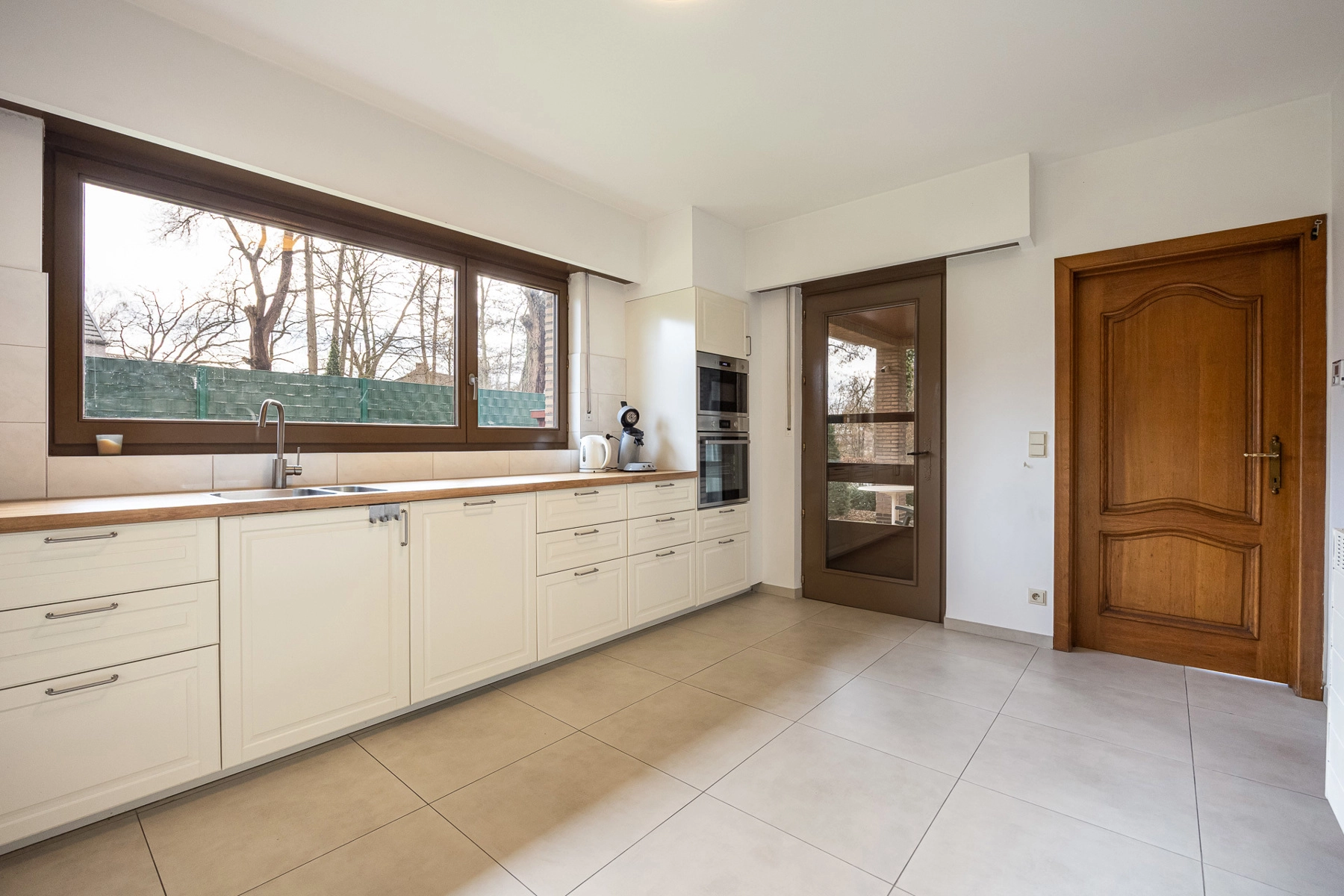 3e9900f913524ad6b9a4e2398e0e764f photo