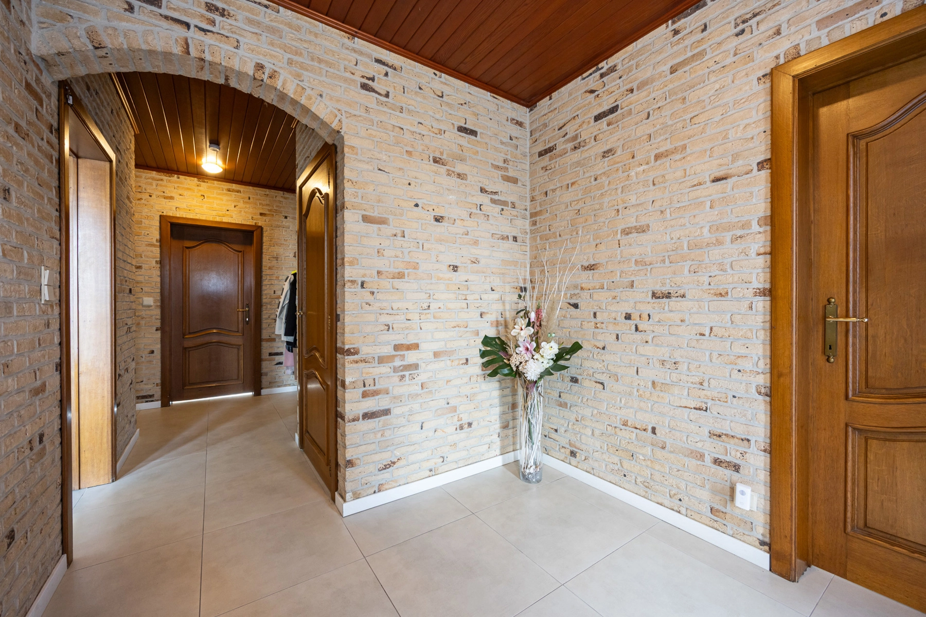 5153751d6c104d928a0bba912f3012af photo