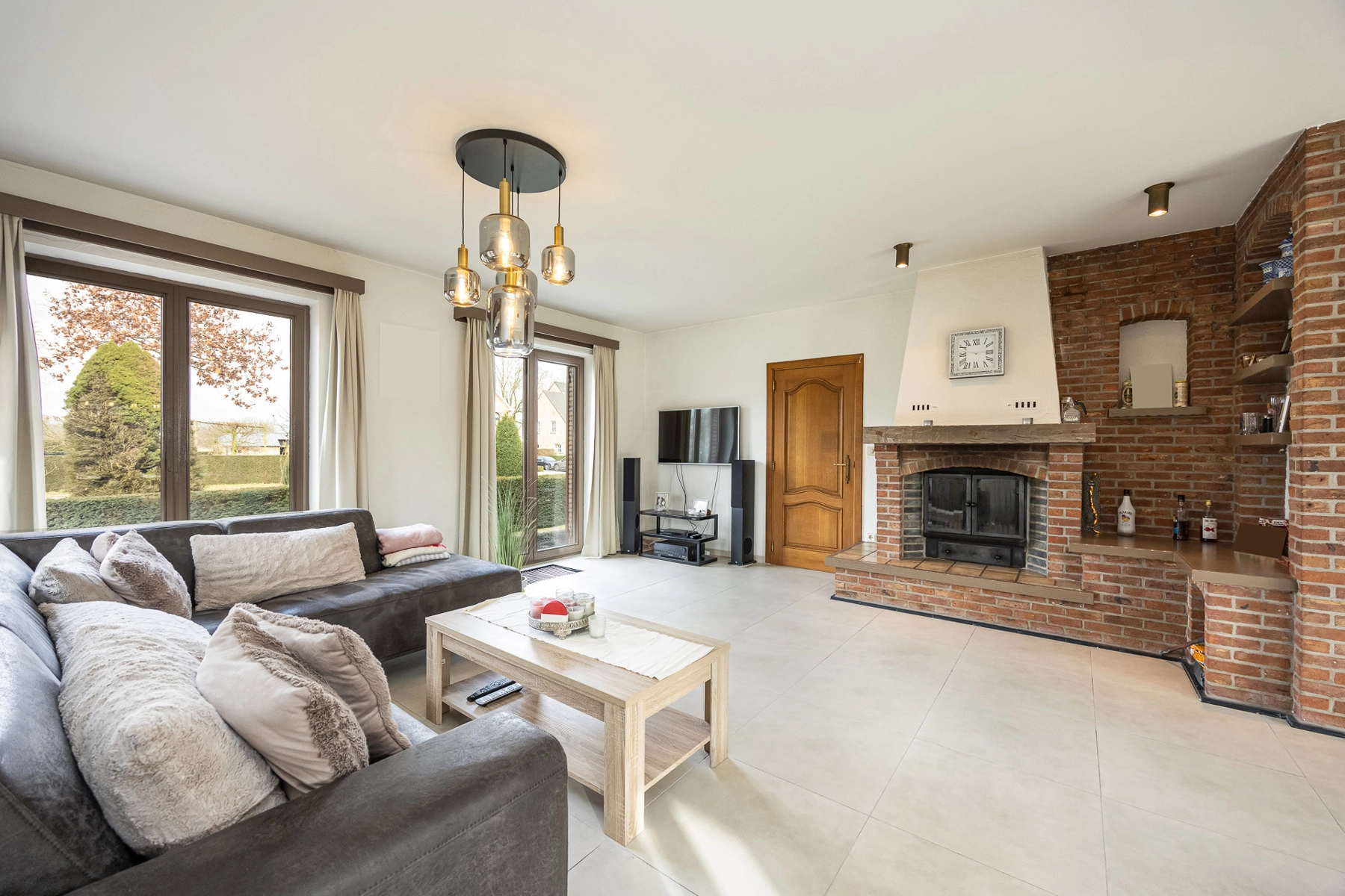 98d87ad907244a75a4cef0dbd70f09dc photo