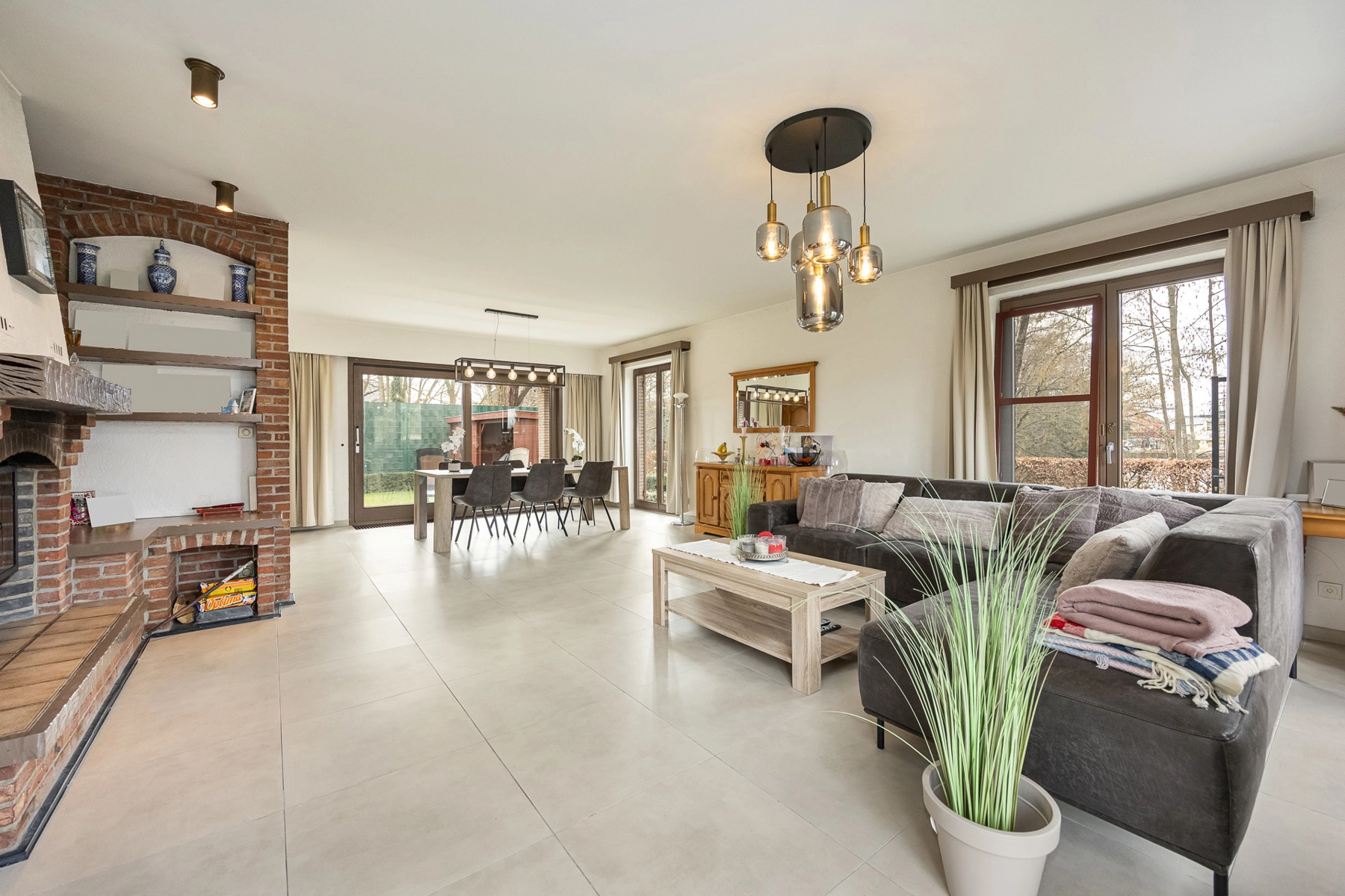 aacbe120991344a98be9a461346abfec photo