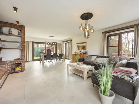 aacbe120991344a98be9a461346abfec thumbnail