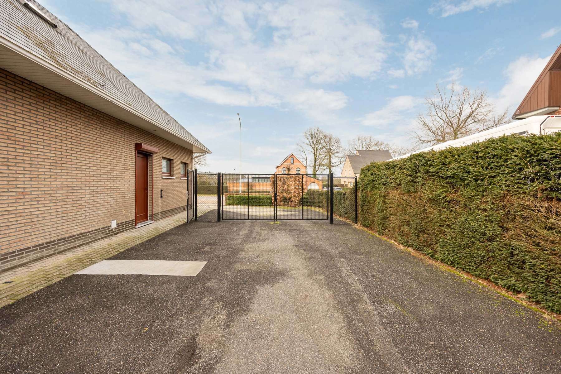 b1b4256f9688452f950e0a9e13dcbba8 photo