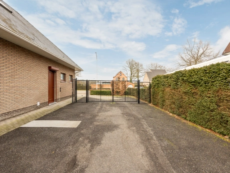 b1b4256f9688452f950e0a9e13dcbba8 thumbnail