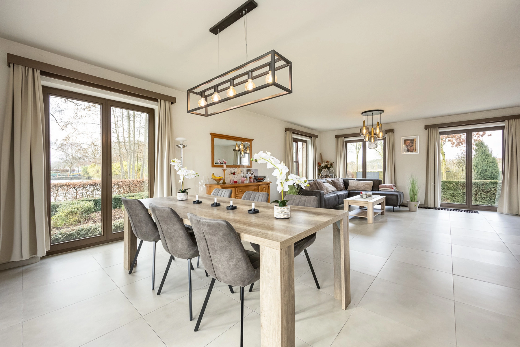 d759f58aadd84202bc347044fb02d412 photo