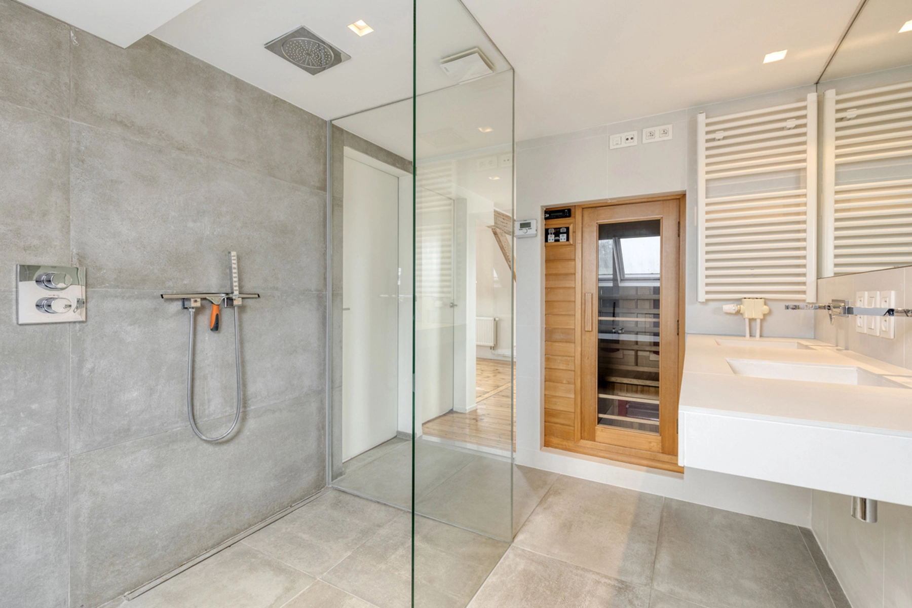 395b8d169e3242a38c0171d976ec61f1 photo