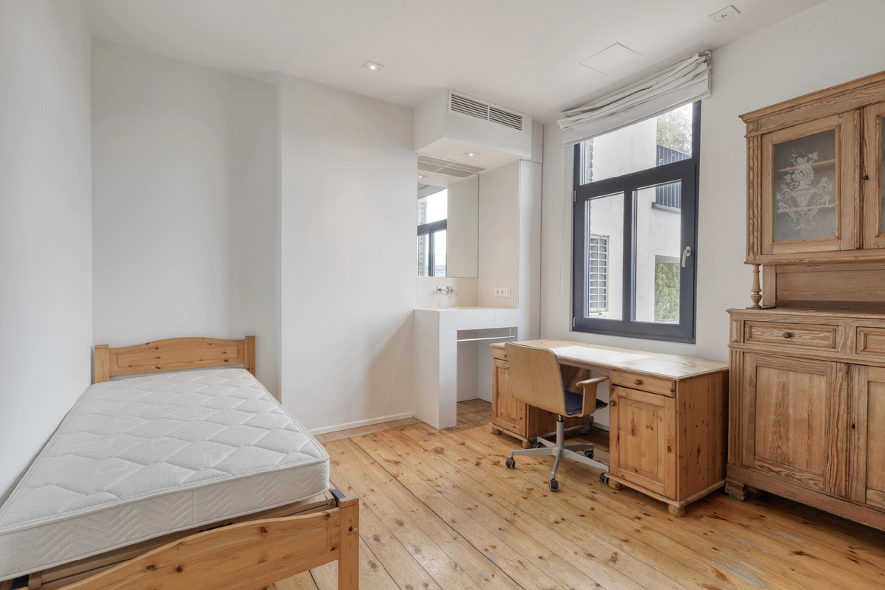 dfdefea0560949fd9c89341427b1c842 photo