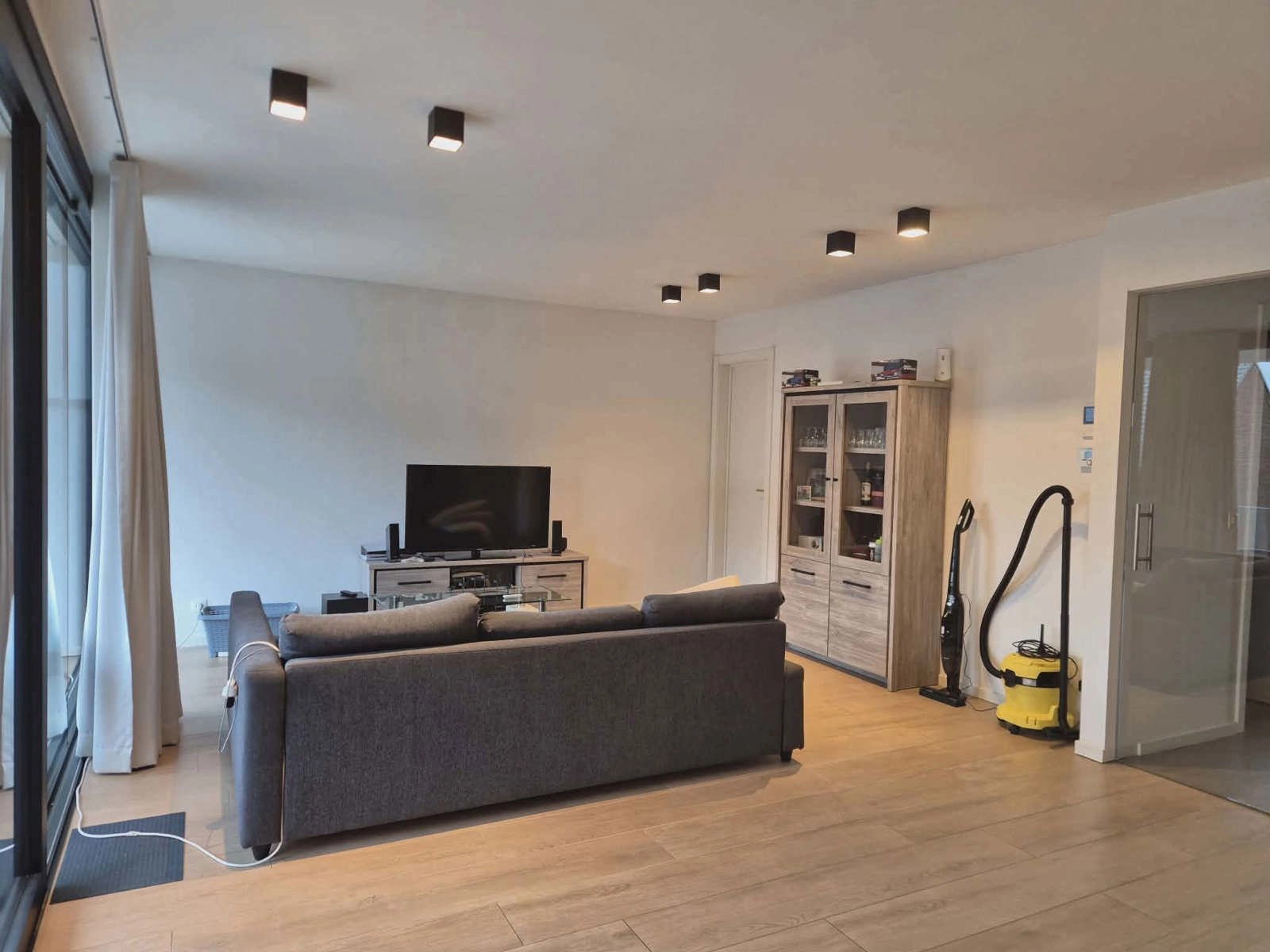 26cbbcb93f33434aac70af6453108ea4 photo