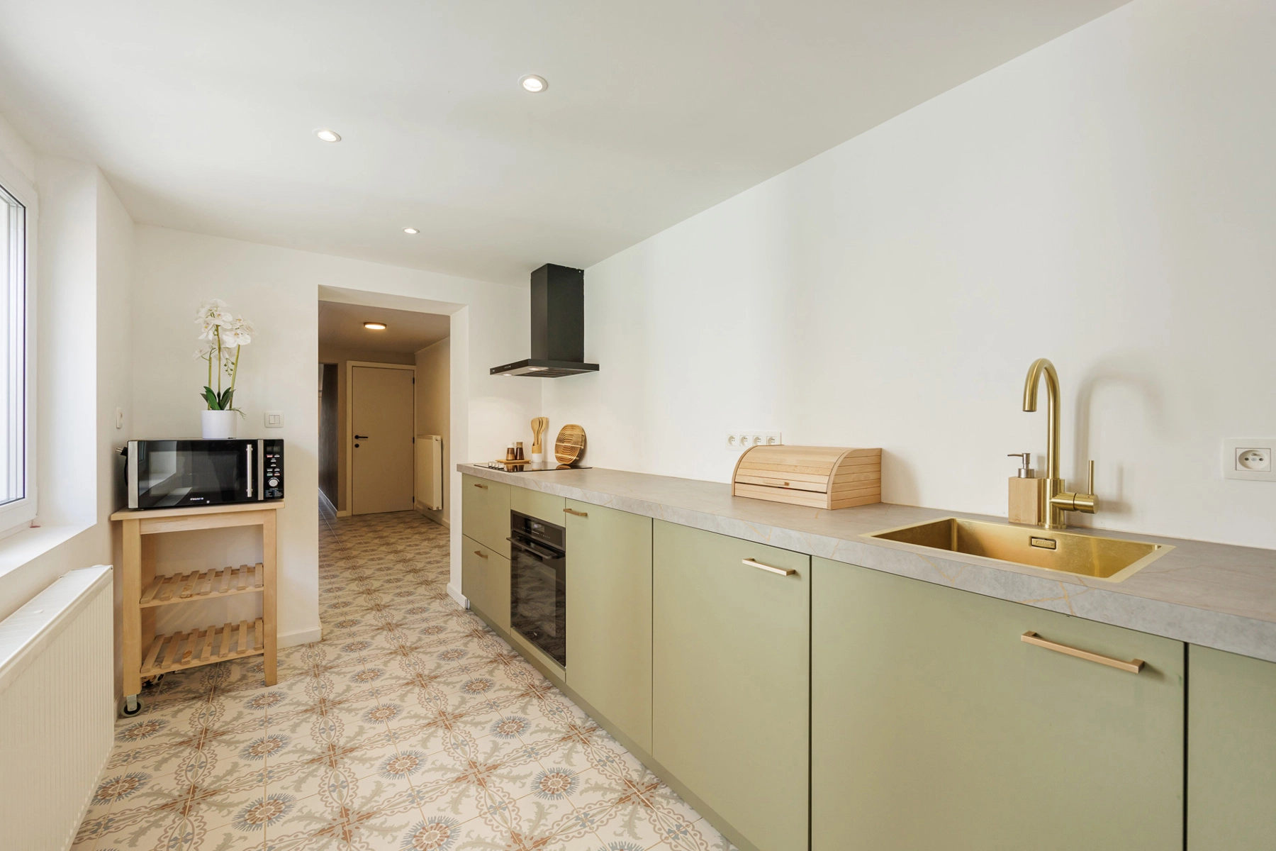 05e274c3e2de4bd6a0c49fc50010b8a7 photo