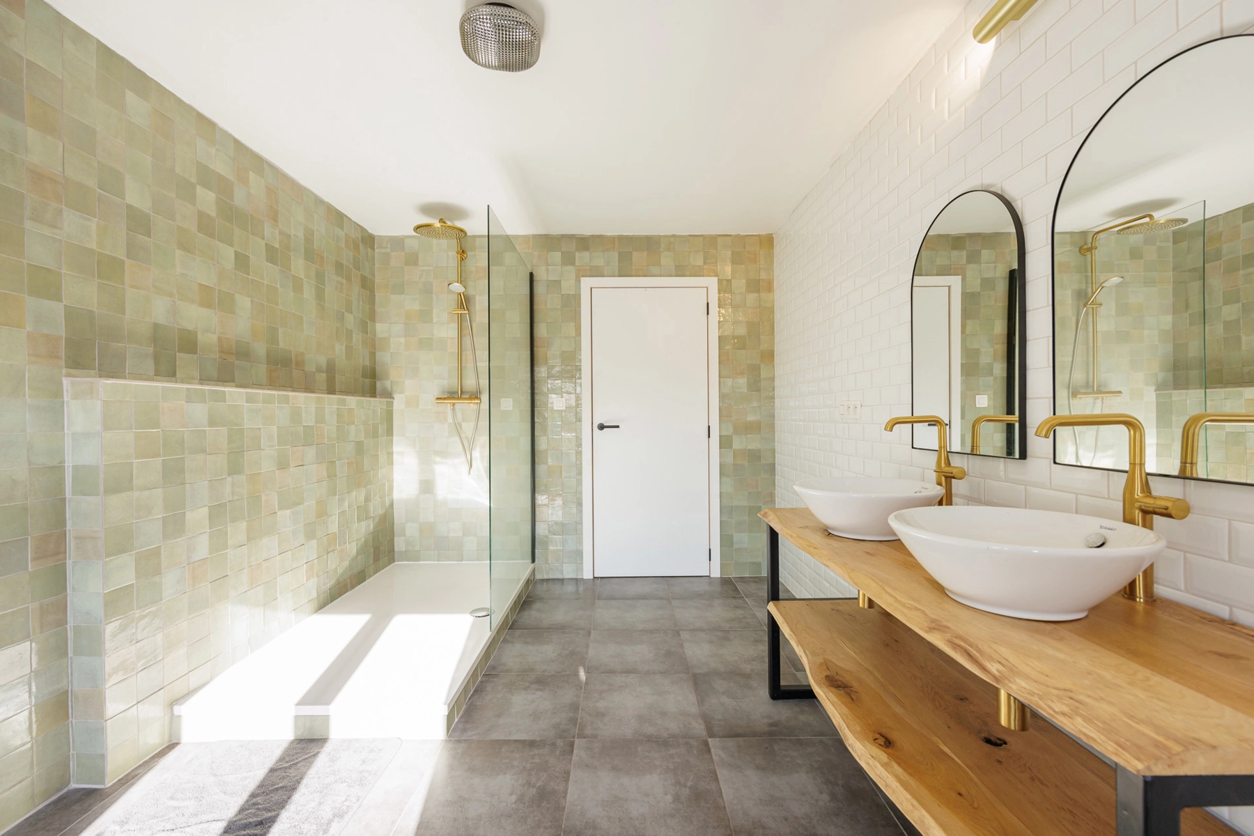 385aad7d9b1745bba54851aa0b3eb058 photo