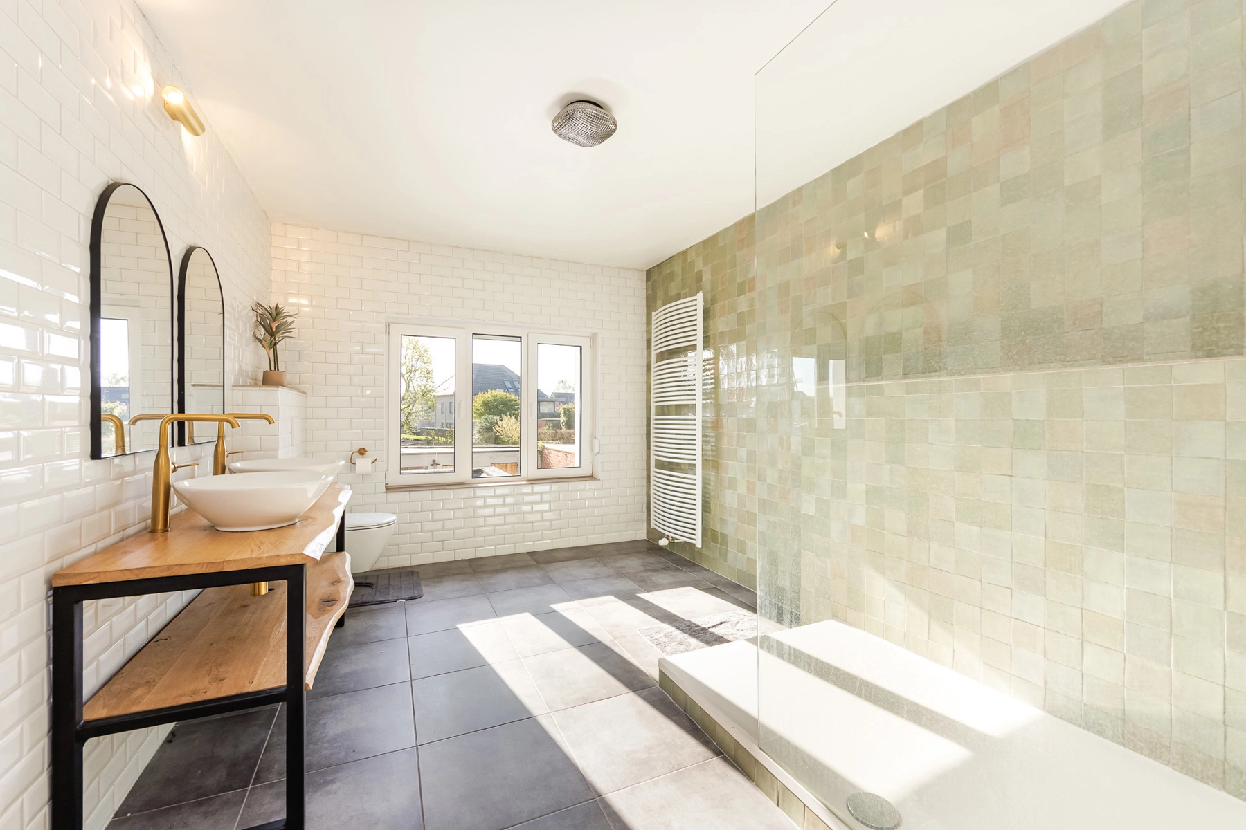 77c77bd5c58e44078ef600cf288b1703 photo