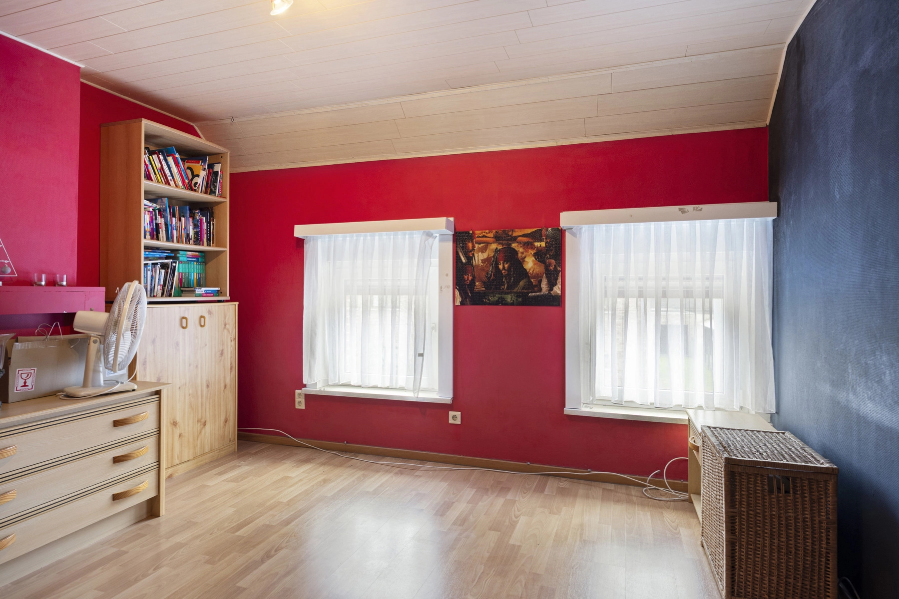 79b8283bf2a44d3fb594c37325fea811 photo