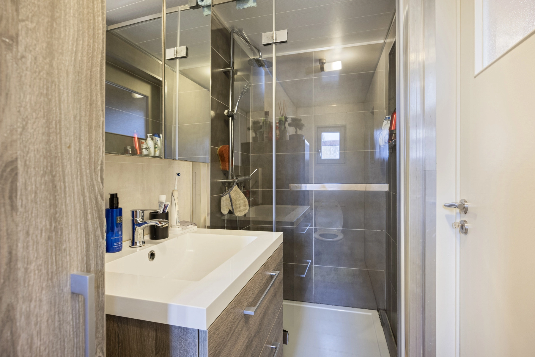 abb4f060ea174afda9e16ce78aa5478a photo